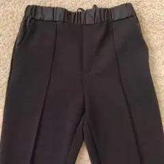 アンフィーロ黒 ウエストゴム テーパードパンツ