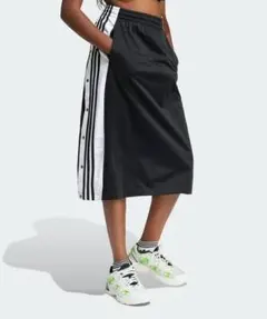 adidas アディブレイク サイドボタン付きタイトスカート