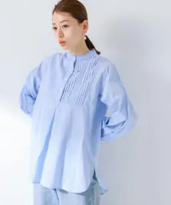 ◎新品サニーレーベル　スタンドフリルカラーコットンタックドレスシャツ　ブルーのサムネイル