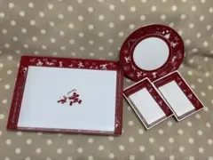 新品未使用　ディズニーリゾート　トレーとお皿　まとめて　ミッキーマウスと仲間達