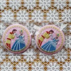 ディズニー 刺繍缶バッジ ビスケット 食玩 シンデレラ チャーミング王子