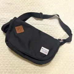 Champion チャンピオン ブラック ショルダーバッグ ワッペン マチ付き