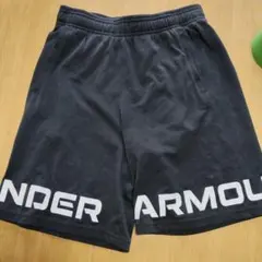UNDER ARMOUR 黒 ハーフパンツ