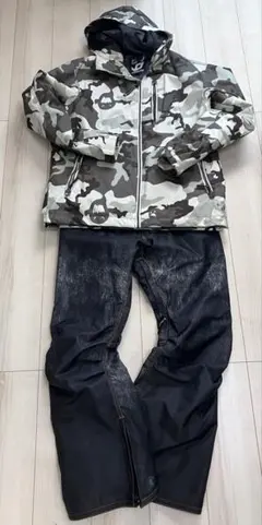 fournines フォーナインズ　スノーボードウェア