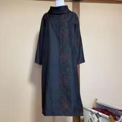 正絹大島紬着物リメイク ロールカラーチュニックワンピース　黒紺薔薇の様な柄