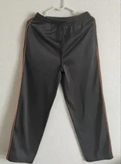 深緑のトレーニングパンツ オレンジライン付き