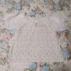 新品　小花柄パールボタン付き半袖トップス