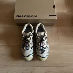 ベージュ スニーカー