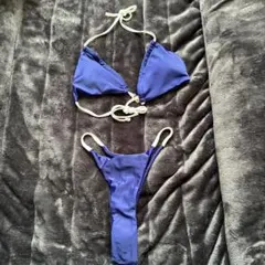 青いセパレートビキニ