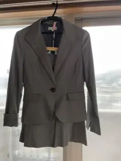 エスプリミュール　9号　　グレー スカートスーツ シングルボタン