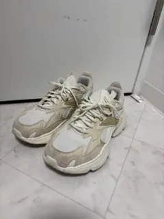 リーボック　スニーカー　ホワイト/ベージュ