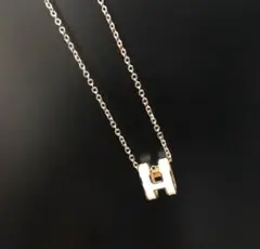 H ネックレス　ホワイト