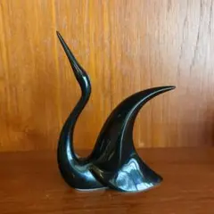 黒いスワンデザインの陶器の置物