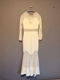 ホワイト 長袖 フレアスカート ワンピース