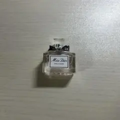 Miss Dior ROSE N'ROSES オードトワレ 5ml ミニ香水のサムネイル
