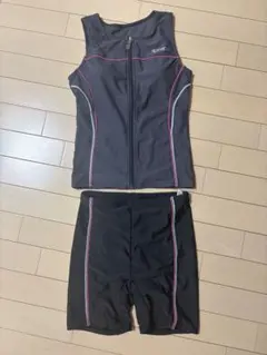 speedo スポーツ用水着　タンクトップ　パンツ　セパレート　フロントジップのサムネイル
