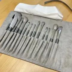 【新品・未使用】総額約3万円 アーティストリー プロ用ブラシ17点＋専用ケース 新品・未使用】総額約3万円 アーティストリー プロ用ブラシ17点＋専用