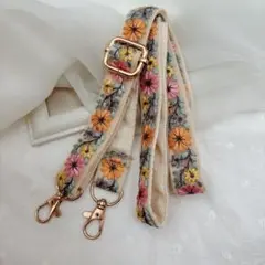 【あいちゃま様専用】花柄インド刺繍リボン　ショルダー紐　スマホショルダー