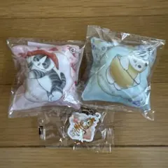 猫のイラスト付きクッション型キーホルダーセット
