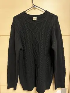 黒 ケーブルニット クルーネックセーター