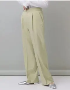 ワンタックセミフレアパンツ アパートバイローリーズ М