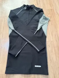 Under Armour MATAL ハイネック　黒　長袖アンダーシャツ　SM