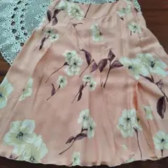 美品 ブルマリン Blumarine 花柄ギャザーフレアシルクスカート 美品 ブルマリン Blumarine 花柄ギャザーフレアシルクスカート