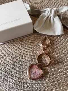 CHARLES & KEITH ハートロック クリスタルキーチェーン