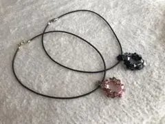 ハンドメイド　ペンダント　ネックレス　レザー　スワロフスキービーズ　2点セット