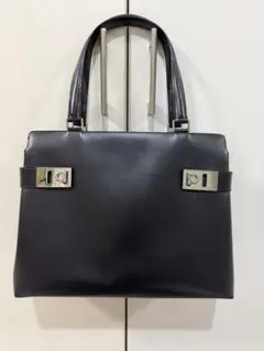 00 フェラガモ　メンズ　レディース　ビジネスバッグ　ガンチーニ　レザー