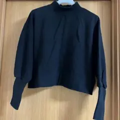 レディース　ブラックトレーナー　ショート丈