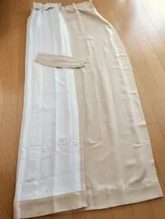 ベージュのカーテン