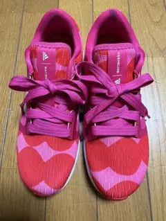 adidas マリメッコのランニングシューズ　24.5cm