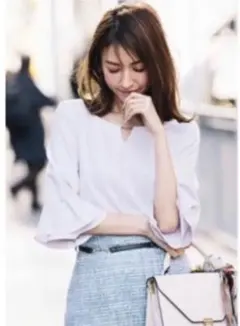 ジャスグリッティー  ビジュー付きブラウス