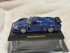 精巧な青いMaserati MC12 GT1ミニカー（台座付き）