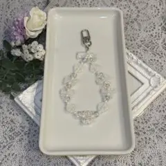 81 ハンドメイド　テディベアビーズのストラップ　ホワイト