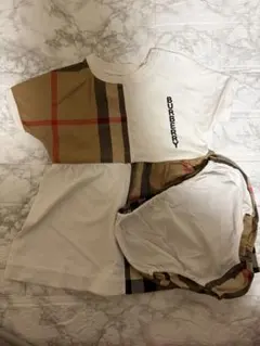 《BURBERRY》ベビーワンピース&オーバーパンツセットのサムネイル