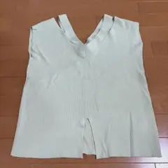リブニット ベスト Vネック スリット入りのサムネイル