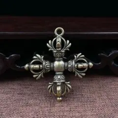 真鍮製 クロスチャーム 重厚デザイン 古美加工 ペンダント キーホルダー