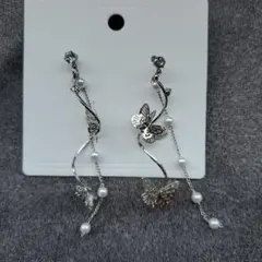 蝶のモチーフ シルバー ロングピアス パール付き　　31