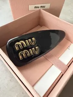 MIU MIU ヘアクリップ ブラック ゴールドのサムネイル