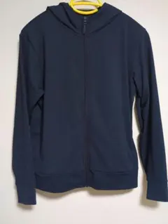 ユニクロ　フルジップ パーカー150㌢