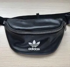 adidas ブラック ボディバッグ