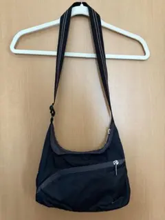 Nike ブラック ショルダーバッグ
