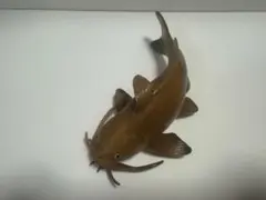 ナマズ フィギュア 茶色