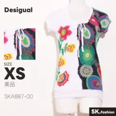 美品 Desigual トップス Tシャツ　半袖　花柄　ビーズ　刺繍　リボンのサムネイル