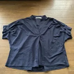 美品　AS KNOW AS ネイビーブラウスのサムネイル