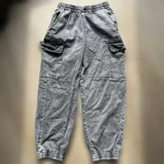 GU Sサイズ　ダメージグレーのカーゴパンツ サイドポケット付き　150センチ