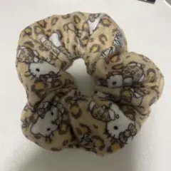 ハローキティ シュシュ　ヒョウ柄