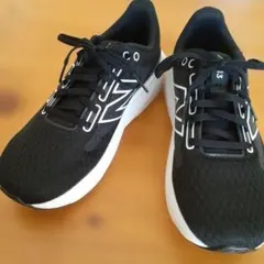 新品 New Balance 軽量ランニングシューズ 23.5cm 黒